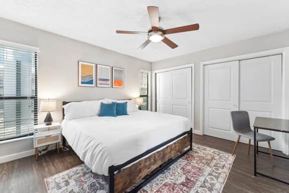 Charming King Bed 1BR, 5 Min to DT w/ pool - Image 3