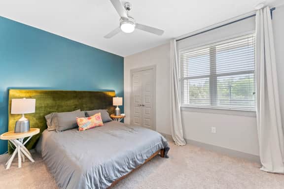 Serene 1BR luxe suite close to Downtown w/ fast WiFi - Image 3