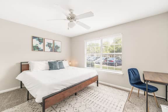 Quaint 2BR King Suite w Gym& close to DT - Image 3