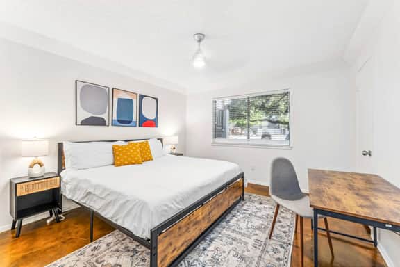 Prime SoCo cozy 1BR king suite w/ pool, parking - Image 2