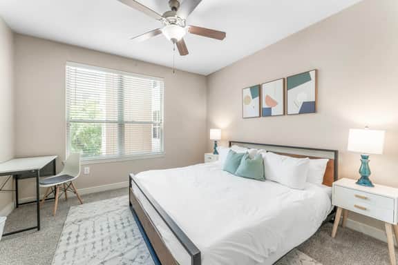 Trendy SoCo 2BR King Suite w/ GymPickleballLaundry - Image 3