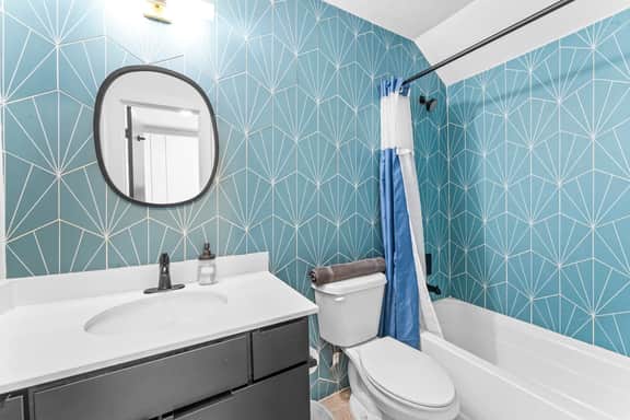 Prime SoCo cute studio w/ laundryWiFi, 7 Min to DT - Image 3