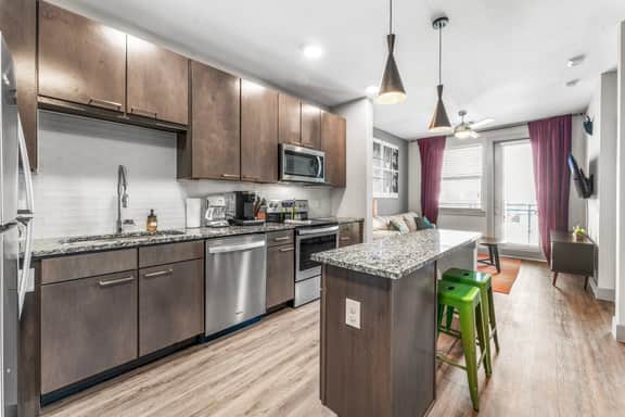 Modern 1BR luxe suite close to DT w/ fast WiFi - Image 4