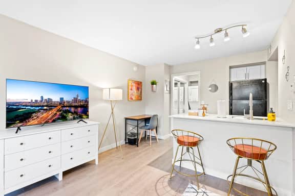 Economy studio stay near DT and Domain - Image 5