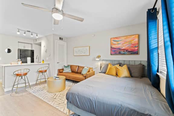 Economy studio stay near DT and Domain - Image 2