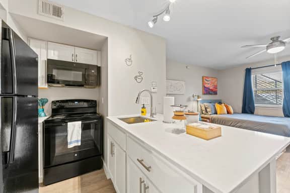 Economy studio stay near DT and Domain - Image 3