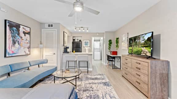 Cozy chic studio close to Downtown and Domain - Image 2