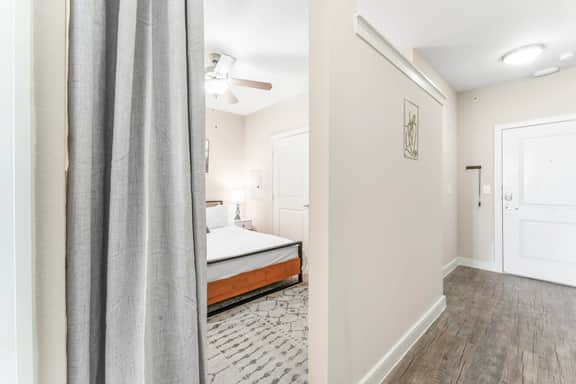 Fun SoCo 1BR King Suite w/ GymPickleballLaundry - Image 5