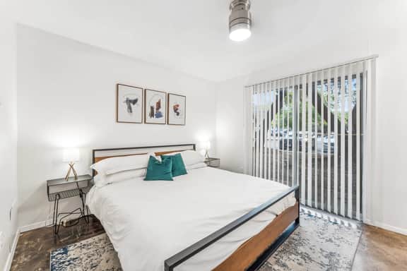 Prime SoCo comfy 2BR king suite w/ pool, parking - Image 2