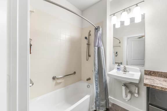 Boho SoCo 1BR Queen Suite w/ GymPickleballLaundry - Image 3