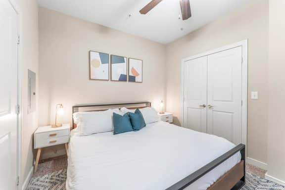Comfy SoCo 1BR King Suite w/ GymPickleballLaundry - Image 2