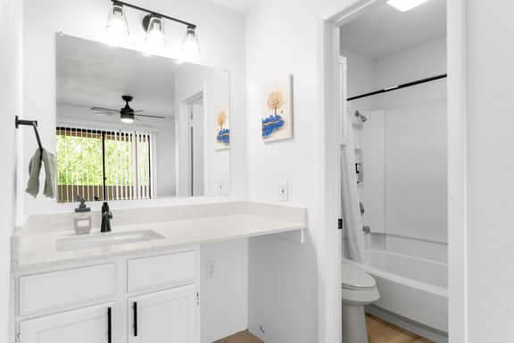 Central Chic 1BR close to UT, Moody Center, & DT - Image 3