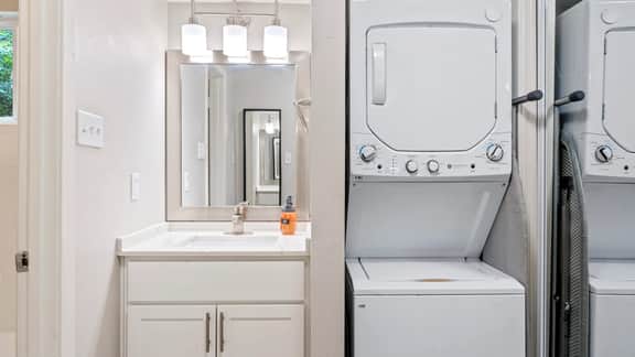 Efficiency studio close to Downtown and Domain - Image 5