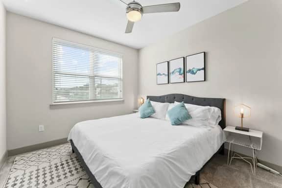 Trendy 1BR king suite close to DT w/ fast WiFi - Image 2