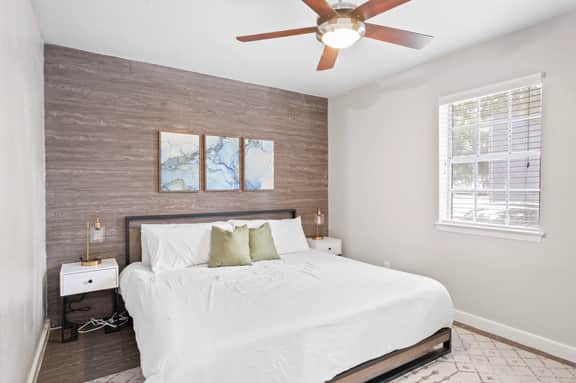 Spacious King Bed 2BR Suite, 5 Min to DT w/ pool - Image 4