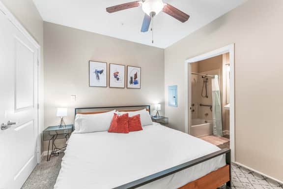 Cute SoCo 1BR King Suite w/ GymPickleballLaundry - Image 2