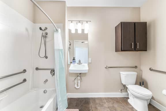 Cute SoCo 1BR King Suite w/ GymPickleballLaundry - Image 4
