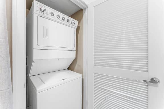 Cute SoCo 1BR King Suite w/ GymPickleballLaundry - Image 5