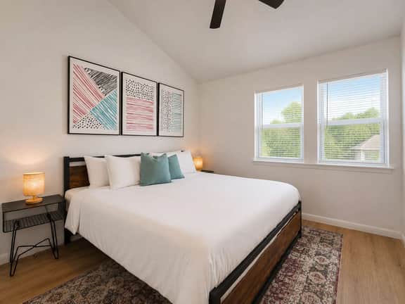 Central modern 2BR close to UT, Moody Center, & DT - Image 2