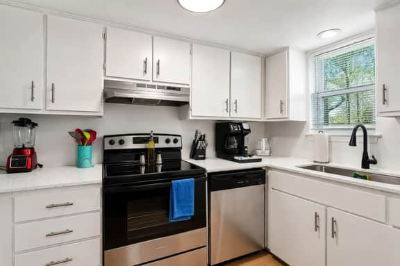 Central modern 2BR close to UT, Moody Center, & DT - Image 4