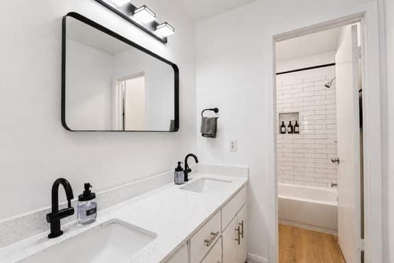 Central modern 2BR close to UT, Moody Center, & DT - Image 5