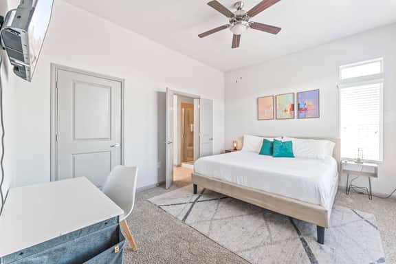 Top Floor 2BR King Beds Suite, 8 Min to Downtown - Image 3