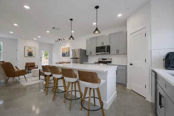 Bishop Arts 6BR townhouse, sleeps 12, close to DT - Image 4