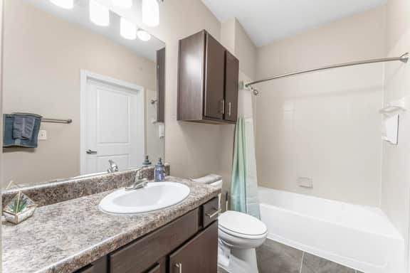 Chic SoCo 1BR King Suite w/ GymPickleballLaundry - Image 5