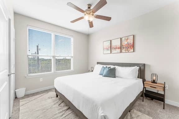Prime SoCo 2BR King Suite w/ GymPickleballLaundry - Image 3