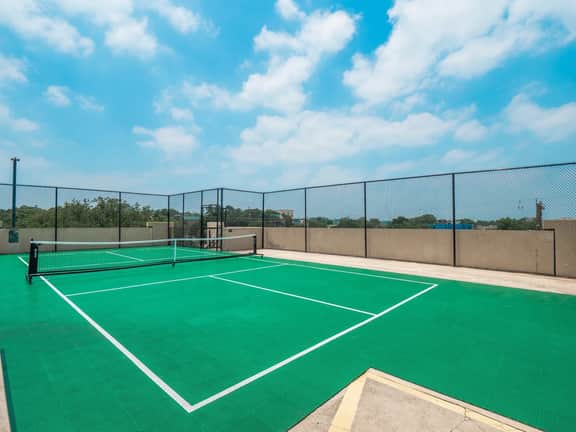 Prime SoCo 2BR King Suite w/ GymPickleballLaundry - Image 5
