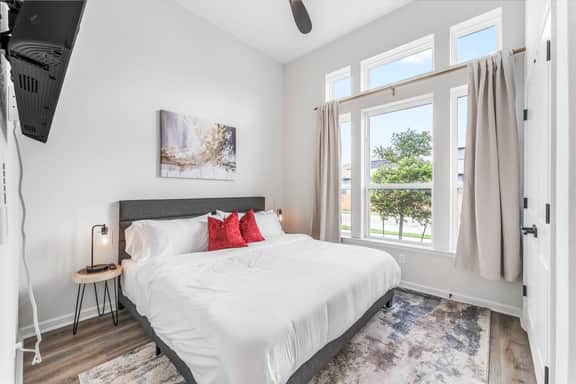 Close to CotA & Downtown | Cozy & Luxe | 4BR - Image 3