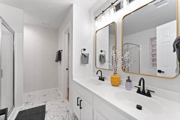 Remote Work Friendly | King Beds | Fast WiFi | 3BR - Image 4