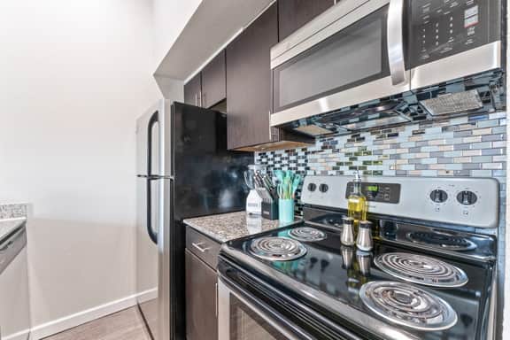 Chic King Bed 1BR Suite, 5 Min to DT w/ pool - Image 4