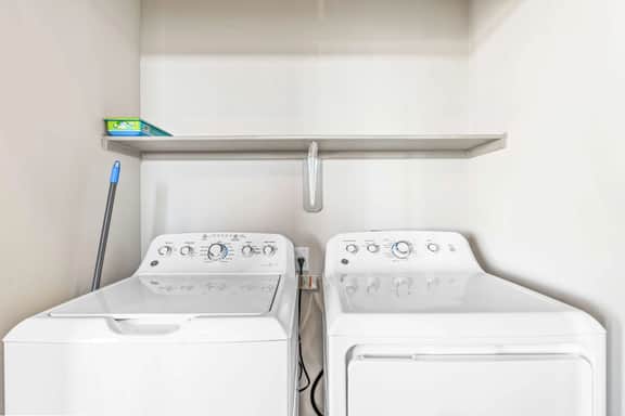 Serene 2BR king suite, fast WiFi, 8 min to Downtown - Image 5