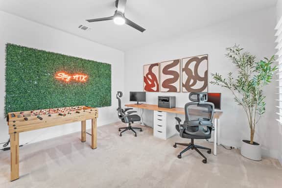Close to CotA & Downtown | Spacious & Luxe | 4BR - Image 2