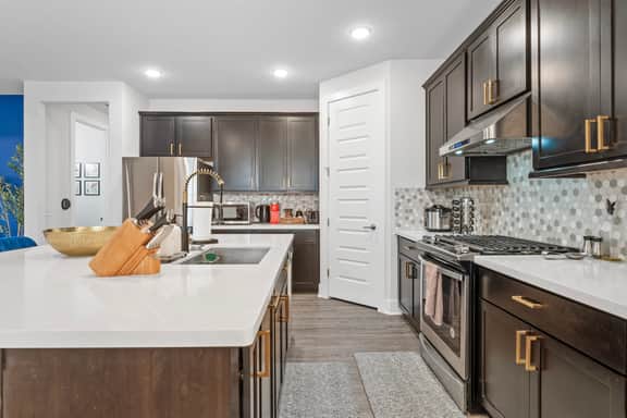 Close to CotA & Downtown | Spacious & Luxe | 4BR - Image 5