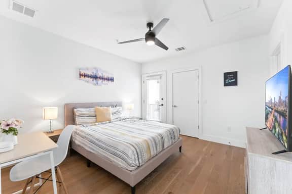 East Downtown 3BR Condo | Free Parking | Sleeps 7 - Image 2