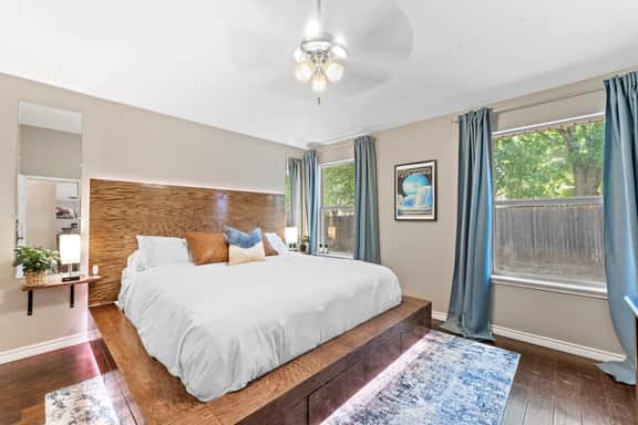 Close to Kalahari | King Beds | Fast WiFi | 3BR - Image 2