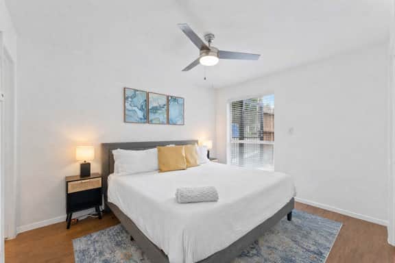 Central Hyde Park 2BR/2BA close to UT,Moody Center - Image 2