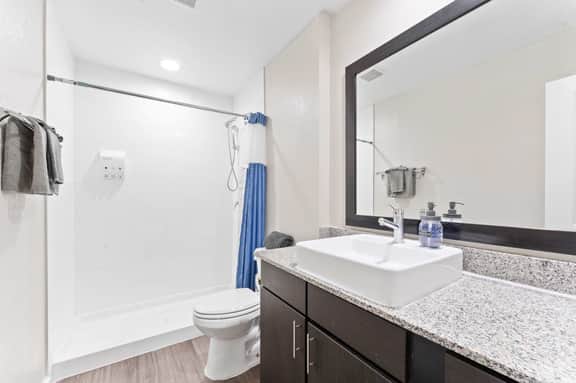 Spacious and Fun King Bed 2BR, 5 Min to DT w/ pool - Image 5