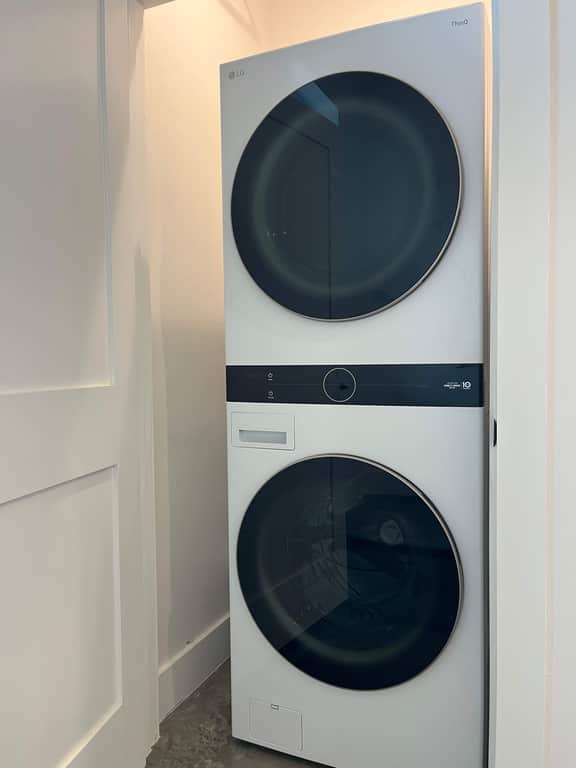 Bishop Arts 6BR/6BA townhouse, sleeps 12, parking - Image 3