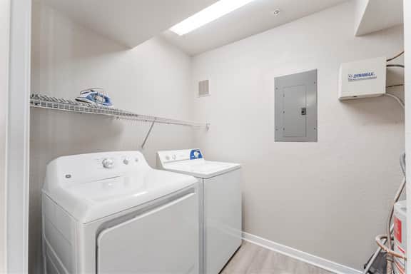 Bright 2BR King Suite w Gym& close to Downtown - Image 5