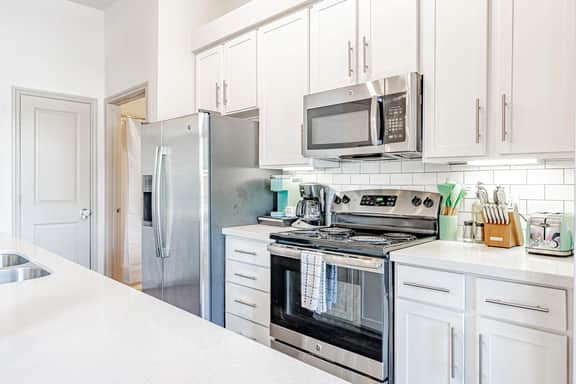 Comfy 2BR king suite, fast WiFi, 8 min to Downtown - Image 5