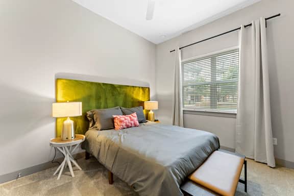 Upscale 1BR luxe suite close to Downtown w/ fast WiFi - Image 2