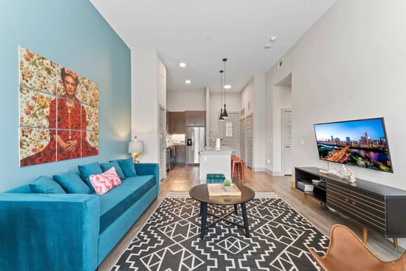 Grand 1BR luxe suite close to Downtown w/ fast WiFi - Image 1