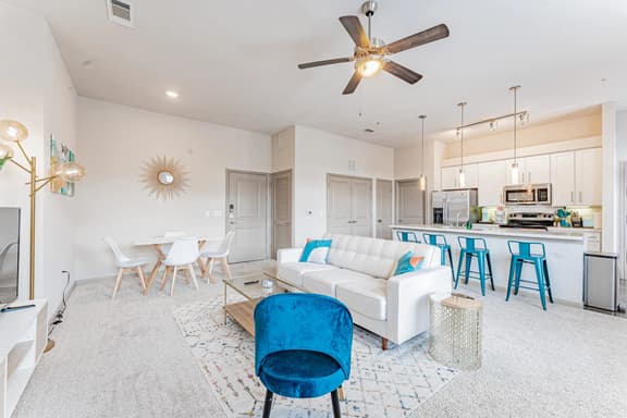 Warm 2BR suite close to Downtown w/ fast WiFi - Image 1