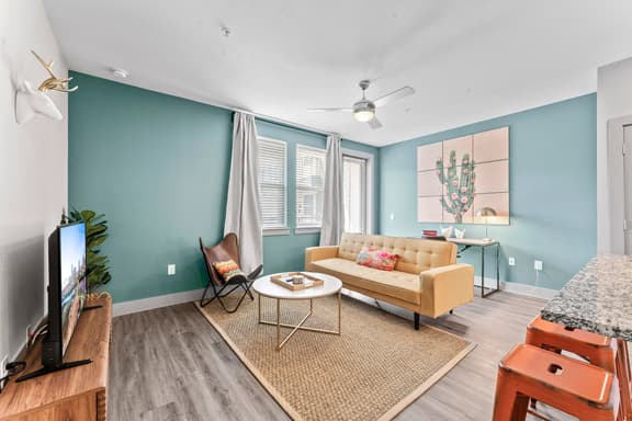 Airy 1BR luxe suite close to Downtown w/ fast WiFi - Image 1