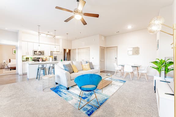 Spacious 2BR King Beds Suite, 8 Min to Downtown - Image 1