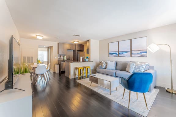 Spacious 1BR close to Downtown w fast wifi w/ pool - Image 1