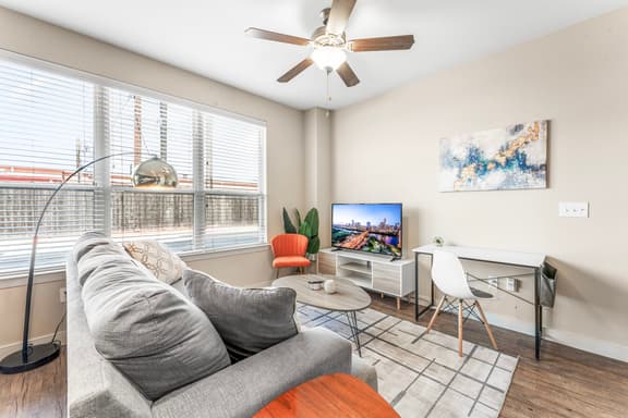 Cozy SoCo 1BR King Suite w/ GymPickleballLaundry - Image 1